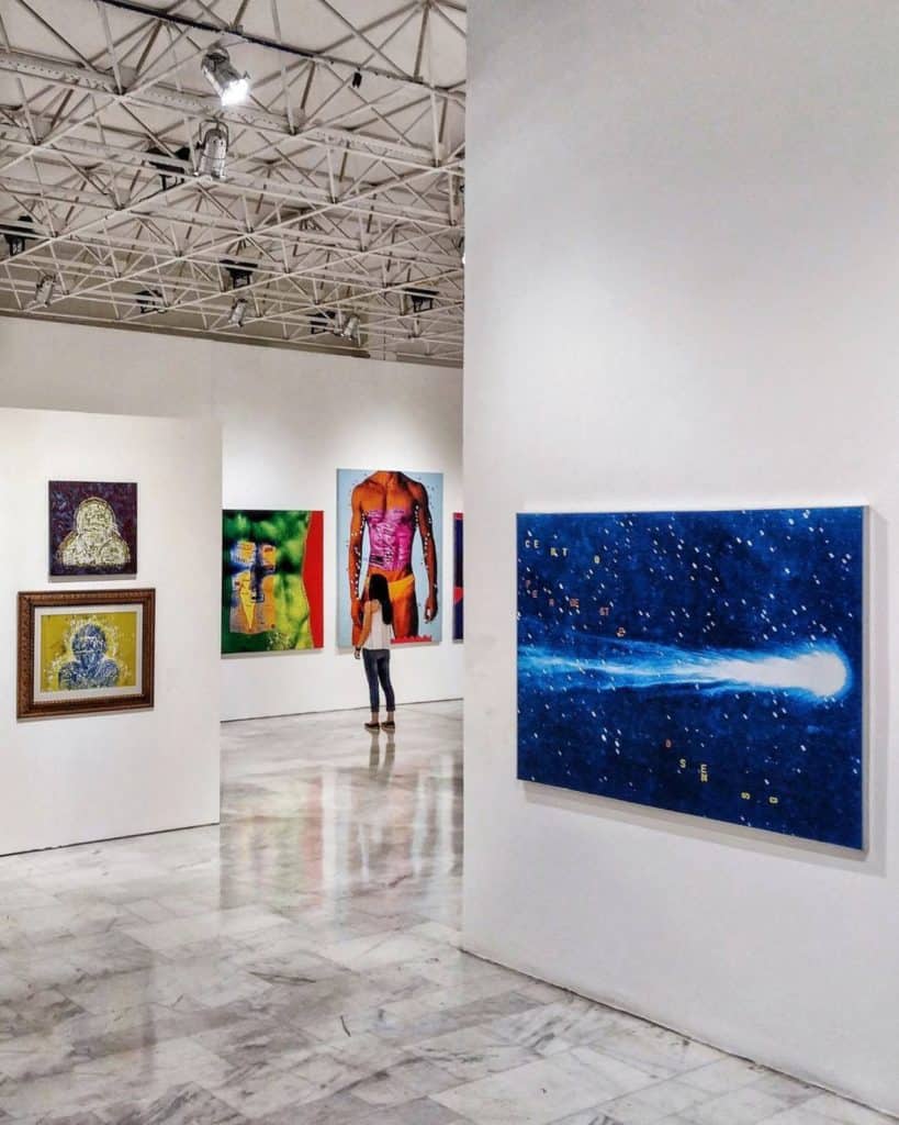 Inside of a museum art gallery, blog post about museums in nyc with free or discounted tickets for students