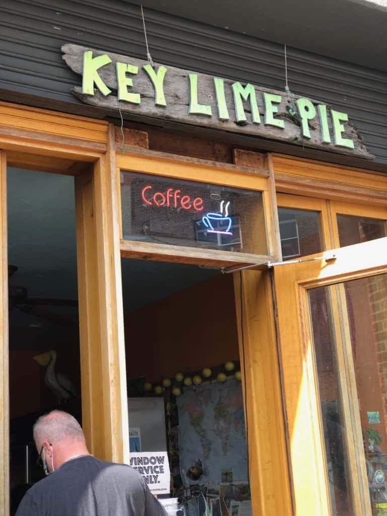 store sign saying key lime pie